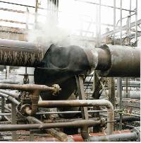 Failure of a steam distribution line at a refinery and petrochemical complex due to water hammer