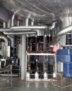 The large amount of high-temperature water stored in the tanks makes the factory hot and the working environment poor.